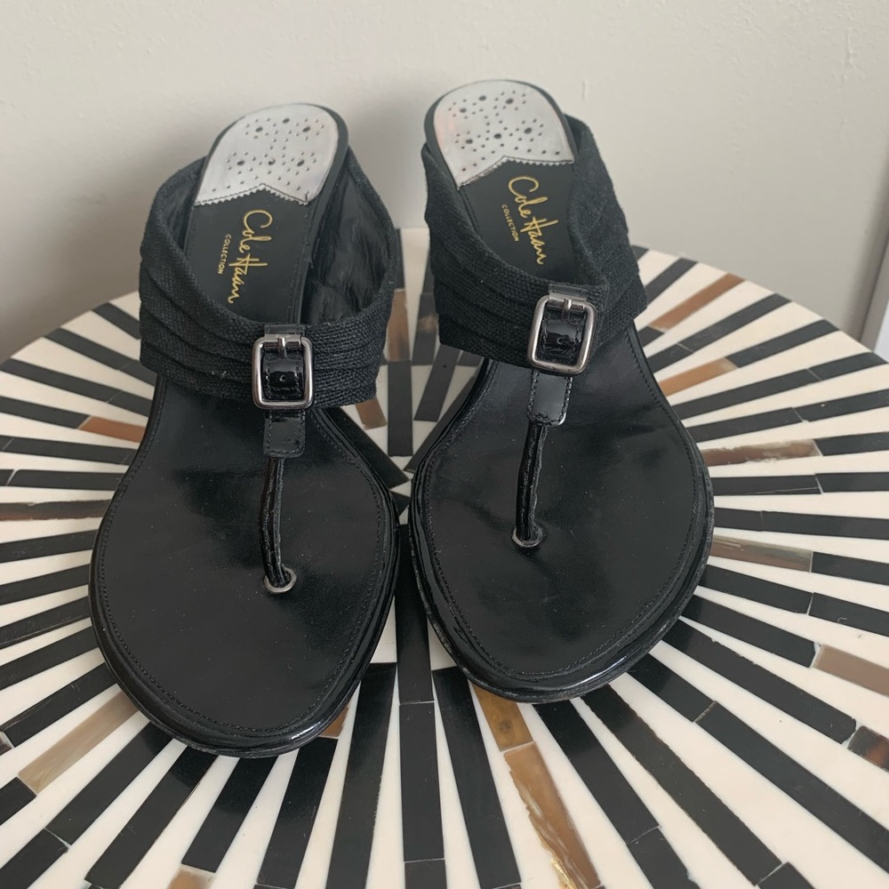 COLE HAAN Black Sandals with Y-shaped Straps and Adjustable Buckles